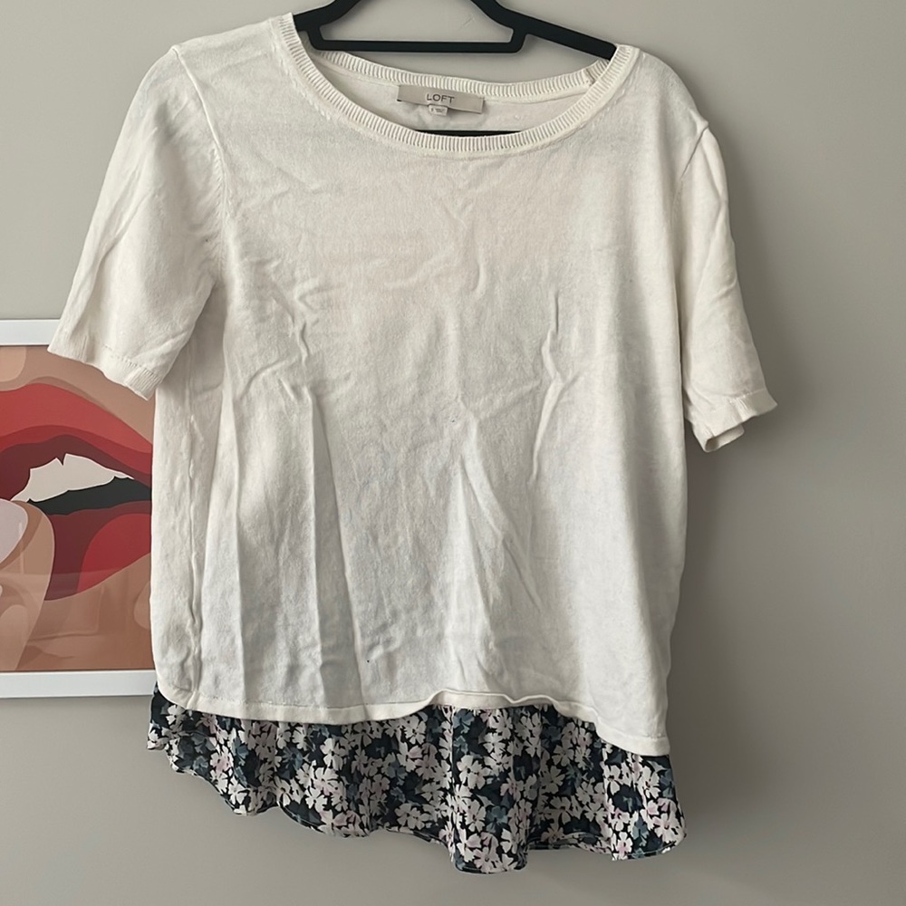 Loft white floral sweater blouse. Size SM. Like new. No stains or rips.